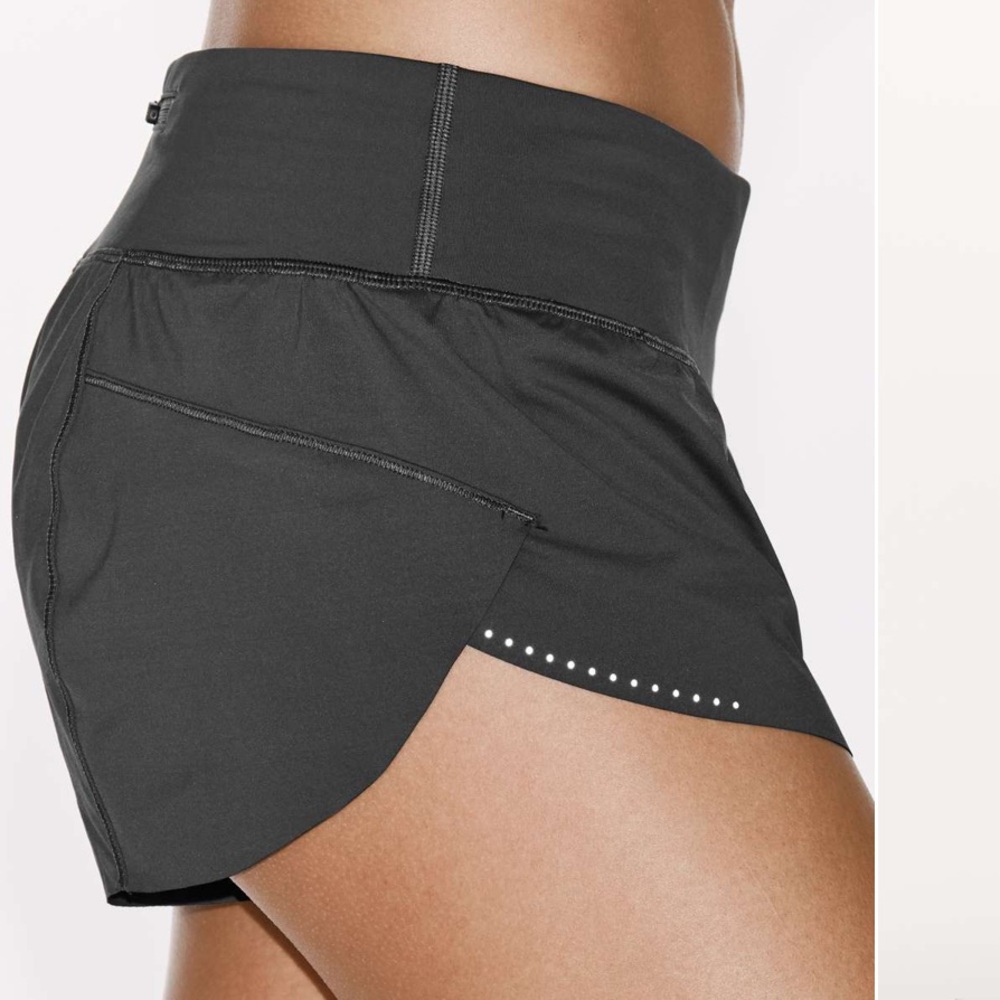 Lululemon Chase Me Short 2.5" - Dark Carbon